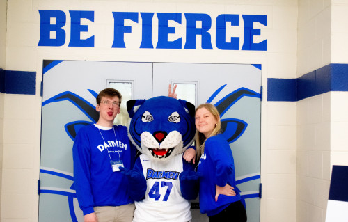 Daemen Students and Willie the Wildcat