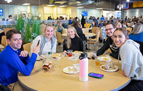 Students eating lunch in Wick Student Center Dining Room